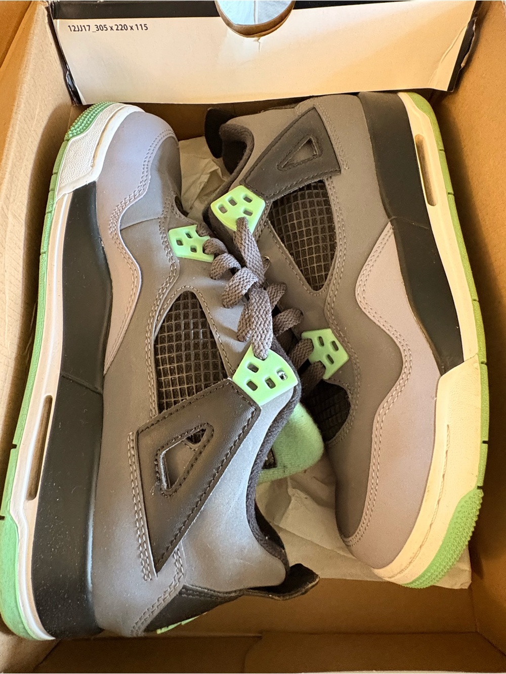 Kids Air Jordan 4 Retro size 6.5y